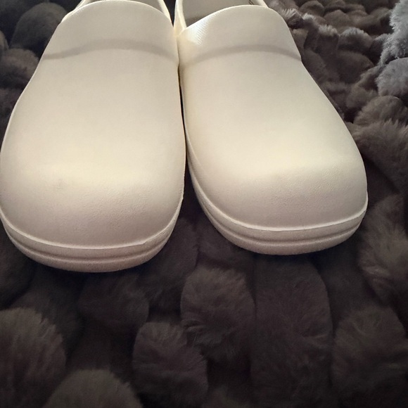 Crocs - Picture 3 of 4